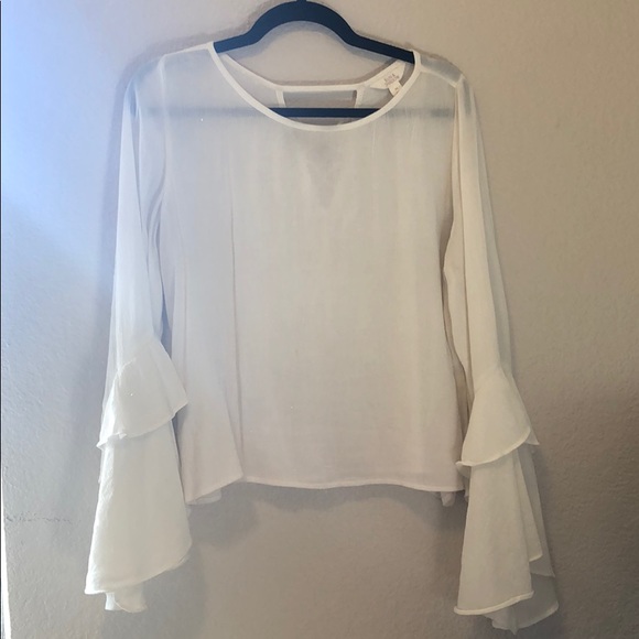 Sun & Shadow Tops - Cropped bell sleeve top
